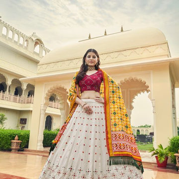 Off WHite and Red Color lehenga choli with Thread Siquence  Embroided   Work  wedding party wear lehenga choli with dupatta