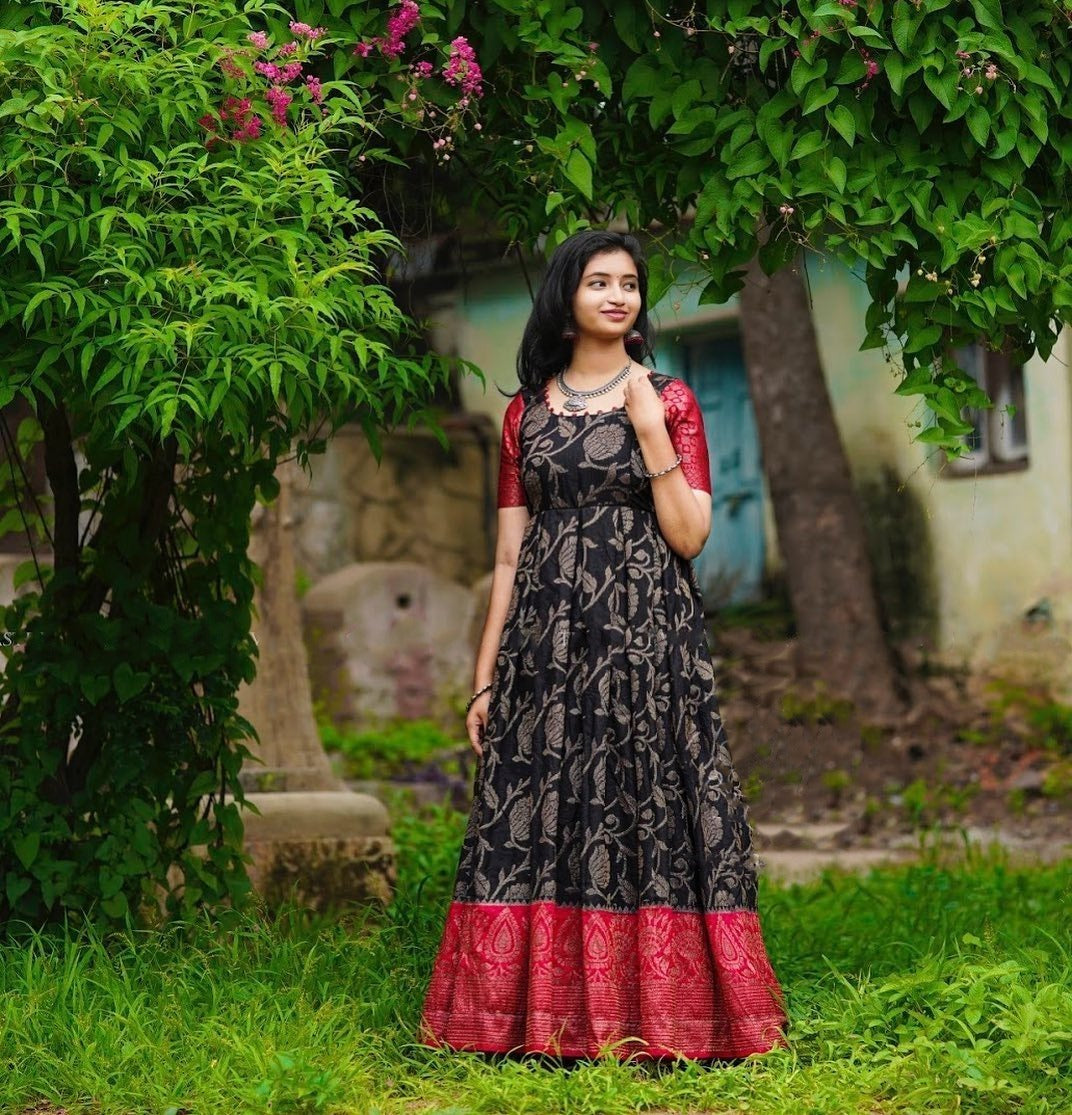 Exclusive Bandhani Printed Wedding Banarasi Silk Saree
