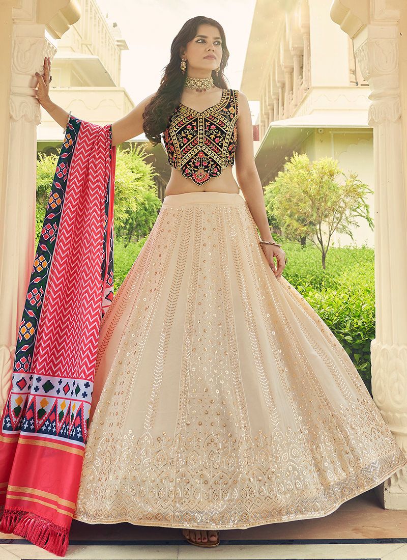 Buy Off White Lehenga Choli In Hand Embroidered Net With Floral Jaal  Pattern Online - Kalki Fashion